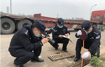 涉嫌向長江流域非法傾倒30余噸廢物，4人被批捕