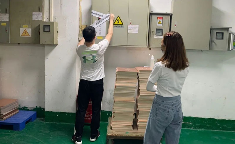 雷霆出擊，對(duì)違法排污企業(yè)零容忍！