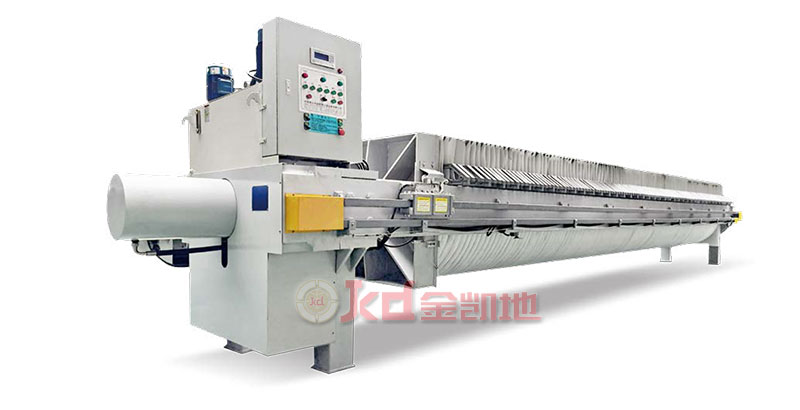 安裝污泥壓濾機后，須首先檢查設備并進行調試